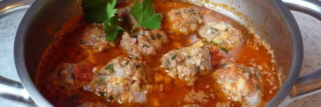 Мясные тефтели с шампиньонами в томатном соусе