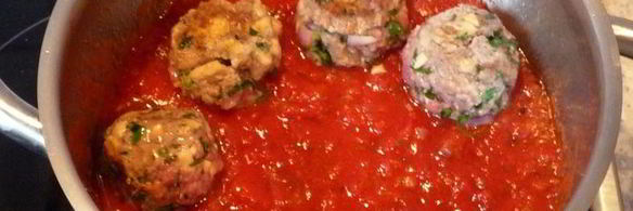 мясные тефтели с шампиньонами в томатном соусе