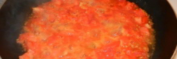 мясные тефтели с сыром на помидорной подушке