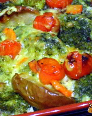 Мясные тефтели, запеченные под овощной шубой и молочным соусом