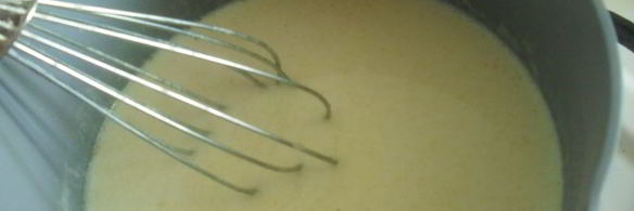 мясные тефтели, запеченные под овощной шубой и молочным соусом