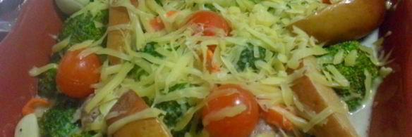 мясные тефтели, запеченные под овощной шубой и молочным соусом