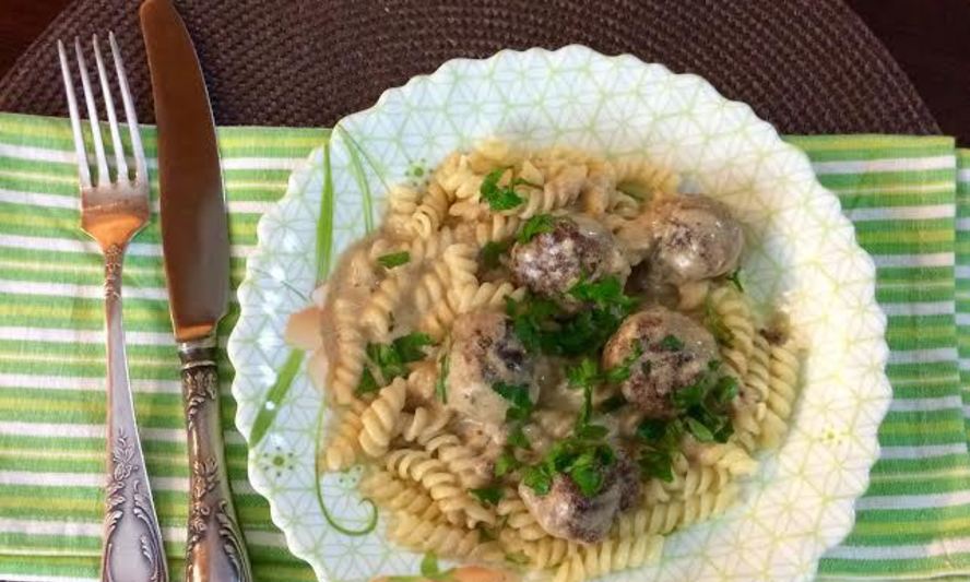 Рецепт нежных тефтелей в сливочном соусе