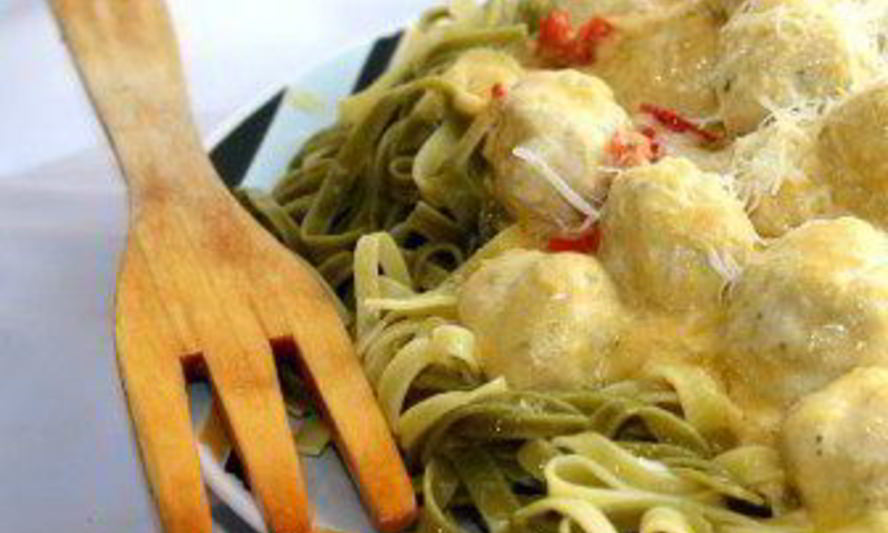 Рецепт пасты с куриными тефтелями под тыквенным соусом