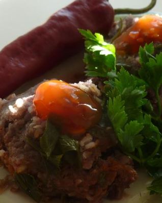 Рыбные тефтели с красной капустой и коричневым рисом