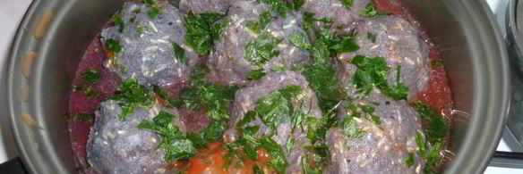 рыбные тефтели с красной капустой и коричневым рисом