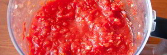 шпинатные тефтели с перечным соусом