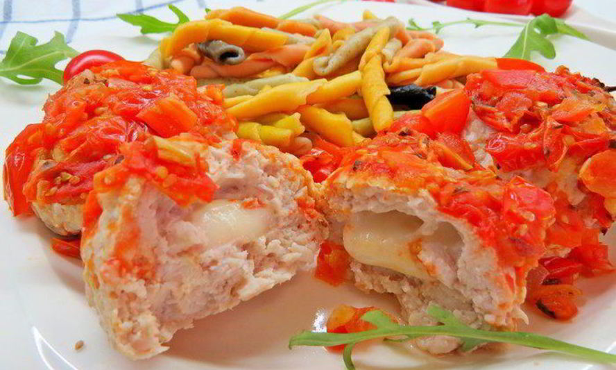 Рецепт тефтелей из индейки с моцареллой в томатном соусе