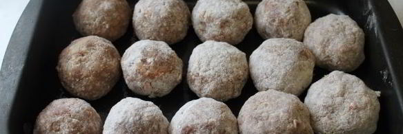 тефтели мясные в сметанно-томатном соусе