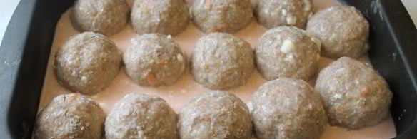 тефтели мясные в сметанно-томатном соусе