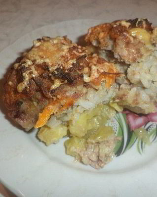 Тефтели на овощной подушке