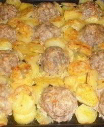 Тефтели с картошкой в духовке