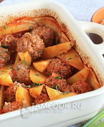 Тефтели с картошкой в соусе в духовке