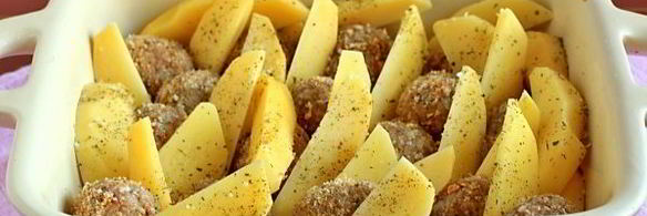 тефтели с картошкой в соусе в духовке