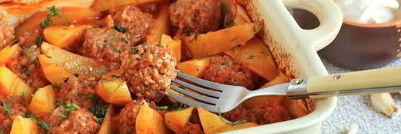 тефтели с картошкой в соусе в духовке