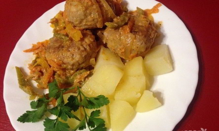 Рецепт тефтелей с рисом и овощным соусом