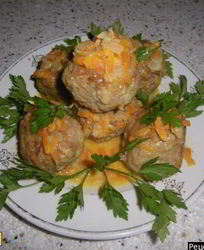 Тефтели с рисом в сметанном соусе