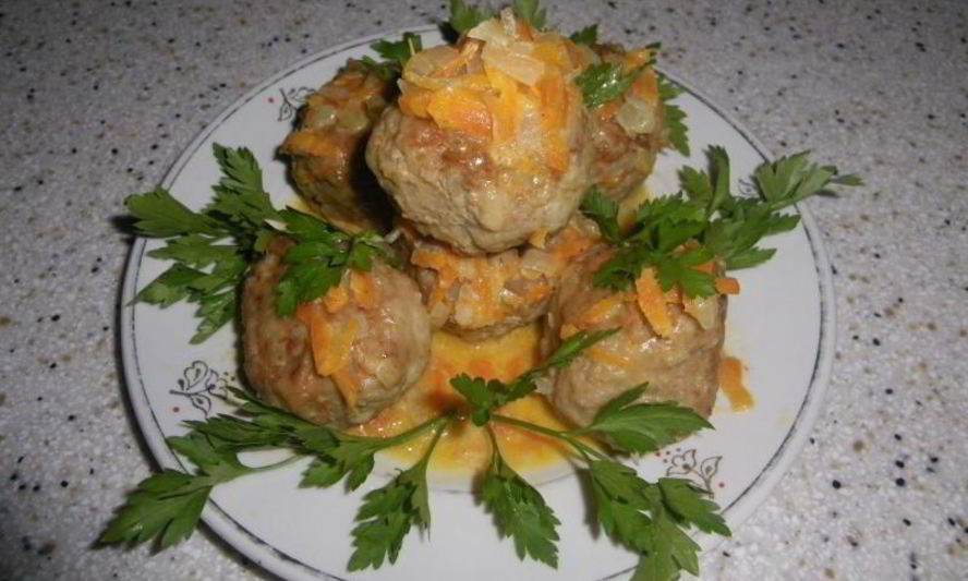 Рецепт тефтелей с рисом в сметанном соусе