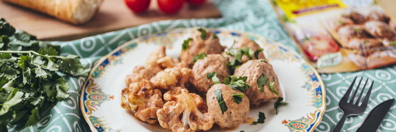 Тефтели с цветной капустой в сливочно-томатном соусе