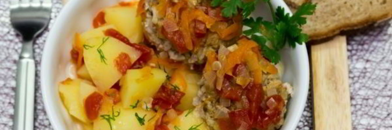 Тефтели, тушенные с картофелем