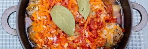 тефтели, тушенные с картофелем