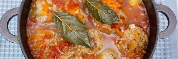 тефтели, тушенные с картофелем