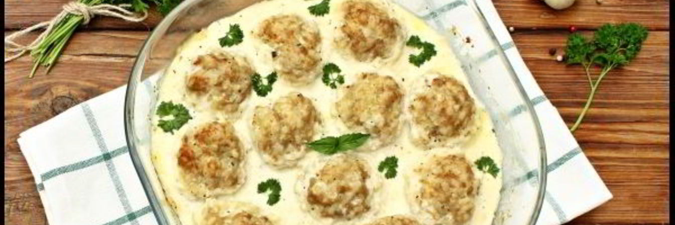 Тефтели в духовке в сметанном соусе