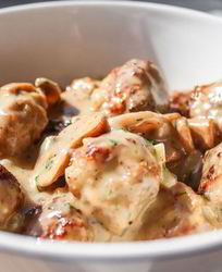 Тефтели в сливочно-грибном соусе