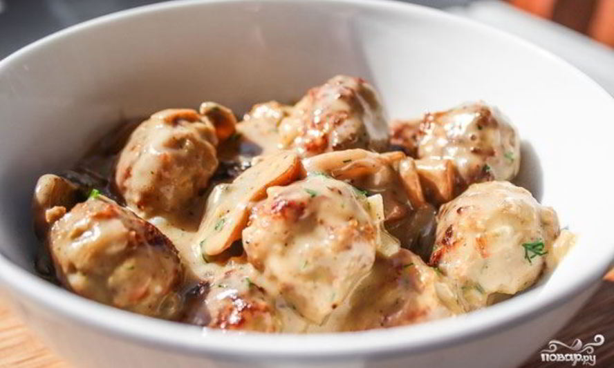 Рецепт тефтелей в сливочно-грибном соусе