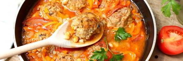 тефтели в томате с фасолью и перцем