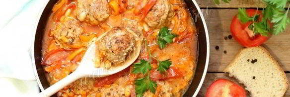 тефтели в томате с фасолью и перцем