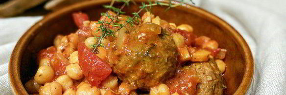 тефтели в томатном соусе с нутом