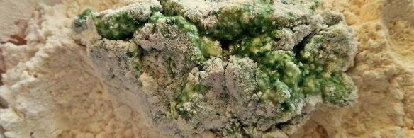 творожные ньокки со шпинатом, запеченные под сыром