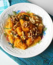 Тыквенные ньокки с грецкими орехами и розмарином