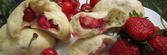 паровые вареники с вишней и клубникой