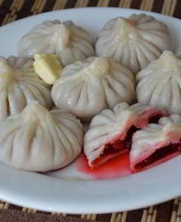 Сладкие вареники Узелки с брусникой