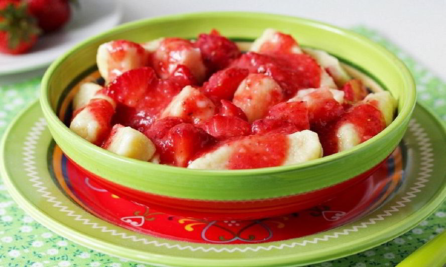 Рецепт теста на вареники с клубникой