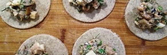 цельнозерновые вареники с тунцом и моцареллой