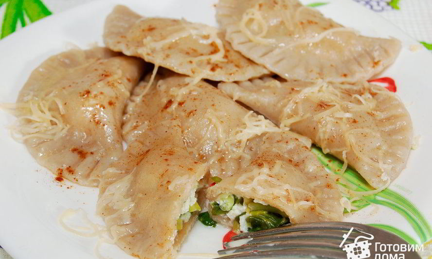 Рецепт вареников из ржаного теста с творогом и черемшой