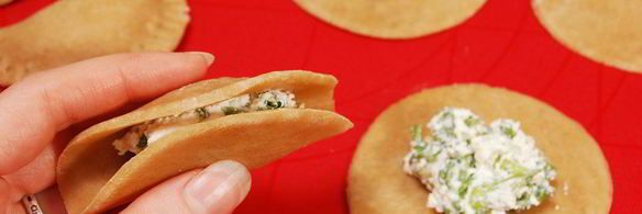 вареники из ржаного теста с творогом и черемшой