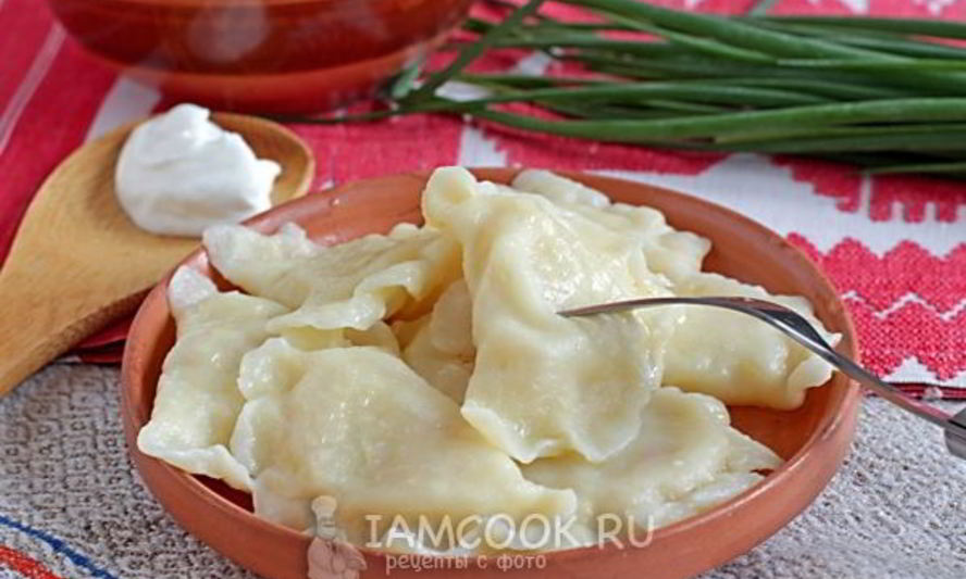 Рецепт вареников на кислом молоке с картошкой и луком