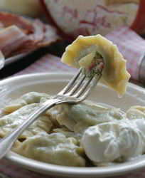 Вареники с картофелем, беконом и укропом