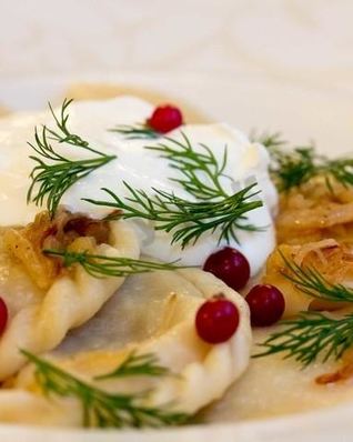 Вареники с кислой капустой и мятым картофелем