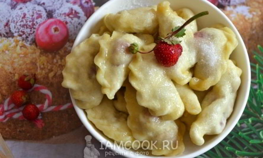 Рецепт вареников с клубникой на кефире