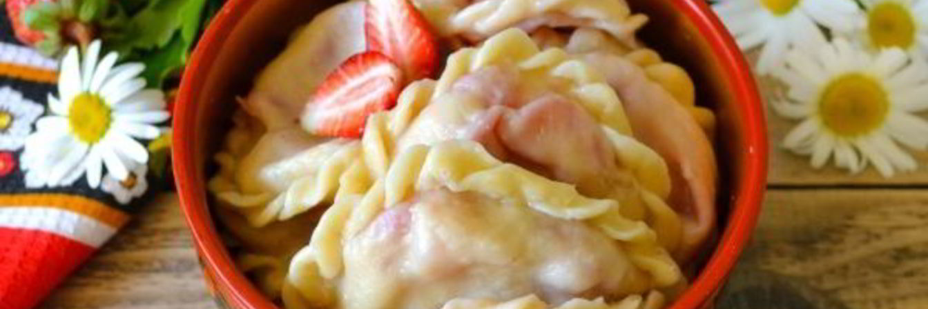 Вареники с клубникой на воде