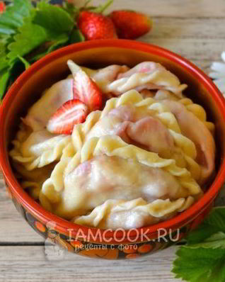 Вареники с клубникой на воде