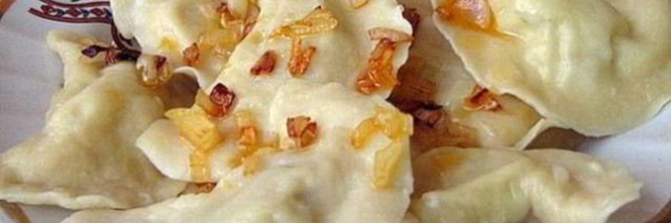 Вареники с сырой картошкой и салом