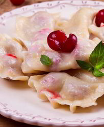 Вареники с творогом и вишней