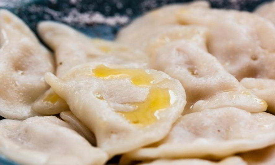 Рецепт вареников с яблоком и корицей