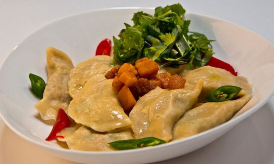 Рецепт вареников со свининой и зелеными сливами